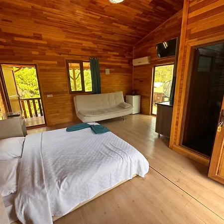 Likya Yanartaş Otel *